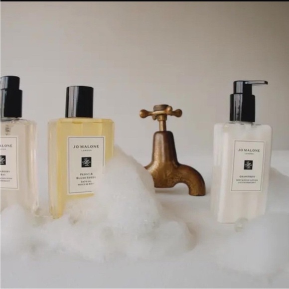 Jo Malone Best Seller Peony and Blush Suede Body & Hand Wash - Picture 3 of 6
